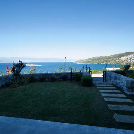 With The Pool And Sea View, As You Can Have A Pleasant Time On Your Balcony アパート
