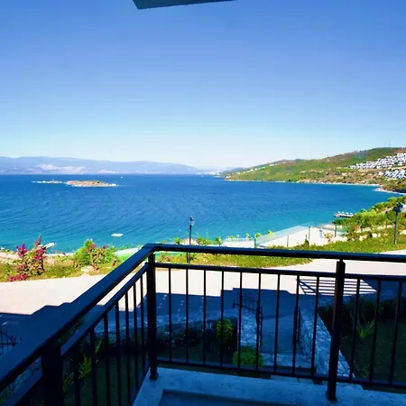 Appartamento With The Pool And Sea View, As You Can Have A Pleasant Time On Your Balcony Bogazici
