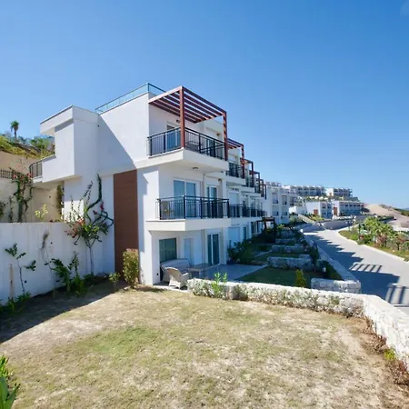 Appartamento With The Pool And Sea View, As You Can Have A Pleasant Time On Your Balcony Bogazici